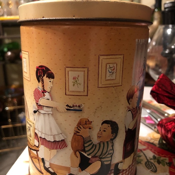 6773 Vintage 1990 Hershey Kisses Hometown Series Canister #5 Tin Box Chocolate - Picture 7 of 9